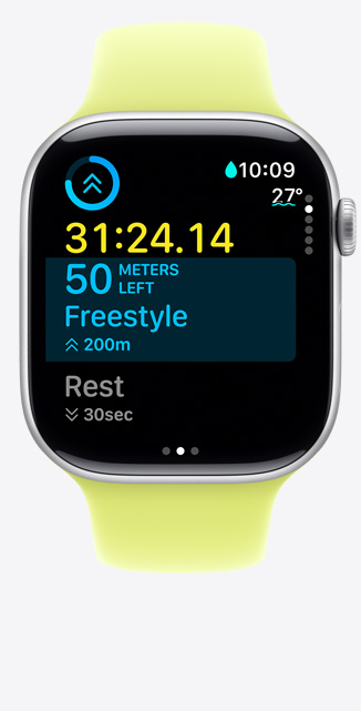Apple Watch Series 11, hliníkové pouzdro, stříbrná barva, obrazovka vlastního cvičení pro plavání v bazénu, na ní naměřené údaje, sportovní řemínek, neonově žlutá barva