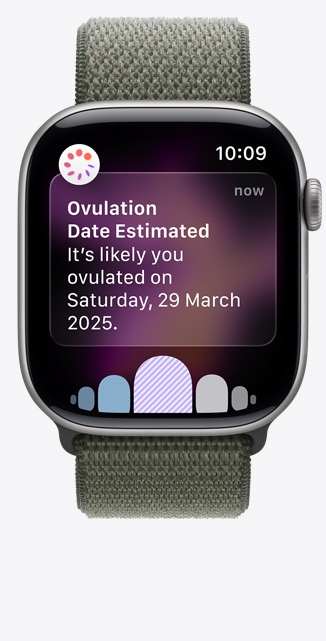 Apple Watch Series 11，太空灰鋁金屬錶殼，展示透過健康 app 經期追蹤收到的排卵日期推算通知、數碼錶冠，配搭森林色運動手環