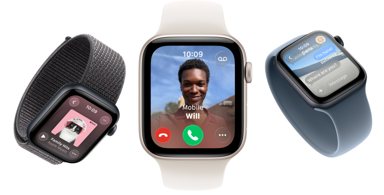 Perangkat Apple Watch SE 3, casing aluminium warna putih pucat metalik dan biru temaram, Solo Loop Rajutan, warna kunyit, Solo Loop, warna kuning neon, Loop Sport, warna hitam basal, layar: Apple Pay, Pusat Kontrol, Apple Music
