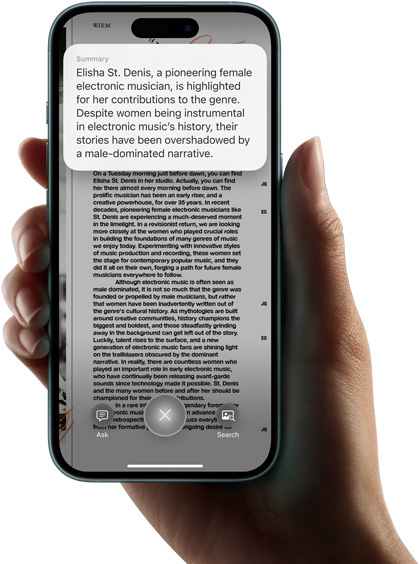 한 손에 든 iPhone 16 화면에 비주얼 인텔리전스로 검색한 결과가 표시되어 있는 모습.