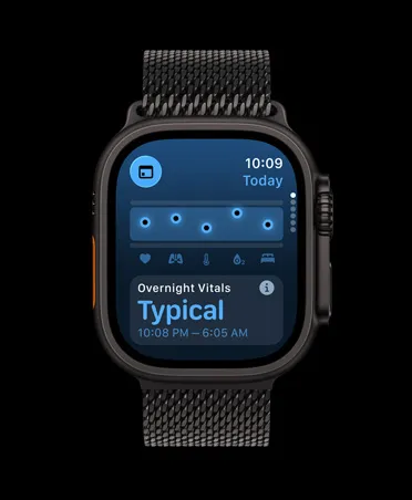Apple Watch Ultra 3，採用黑色鈦金屬錶殼，配以黑色米蘭網織手環；螢幕顯示維生指數 app 的健康評分圖表和整夜維生指數異常值通知