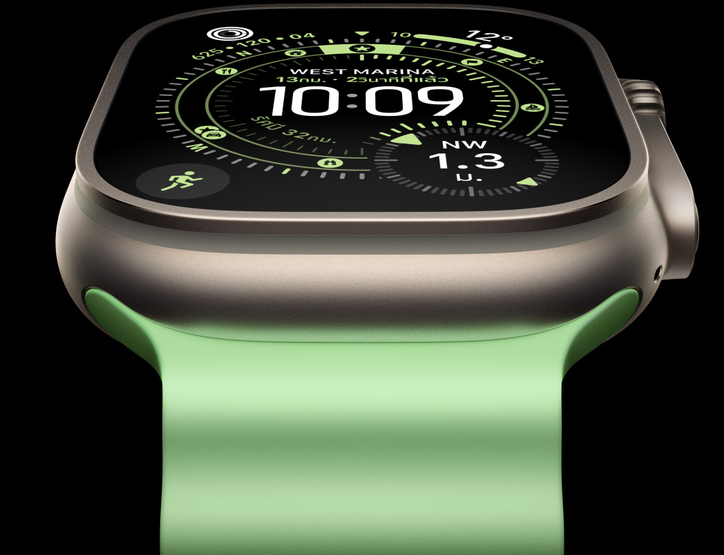 Apple Watch Ultra 3, ตัวเรือนไทเทเนียมธรรมชาติ, เข็มทิศบนหน้าปัดนาฬิกาโอเรียนเทียริ่ง, สายแบบ Ocean Band, สีเขียวนีออน