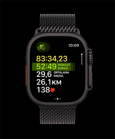 Apple Watch Ultra 3, siyah renk, titanyum kasa, Çoklu Spor antrenmanı, kordon, siyah Milanese Loop