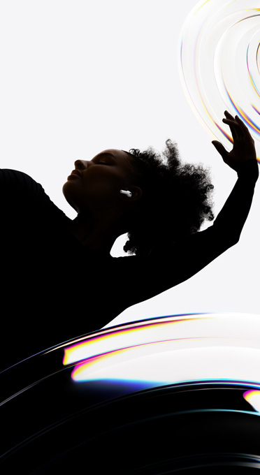 舞者的耳朵戴著 AirPods Pro 3，正在享受免提聆聽體驗