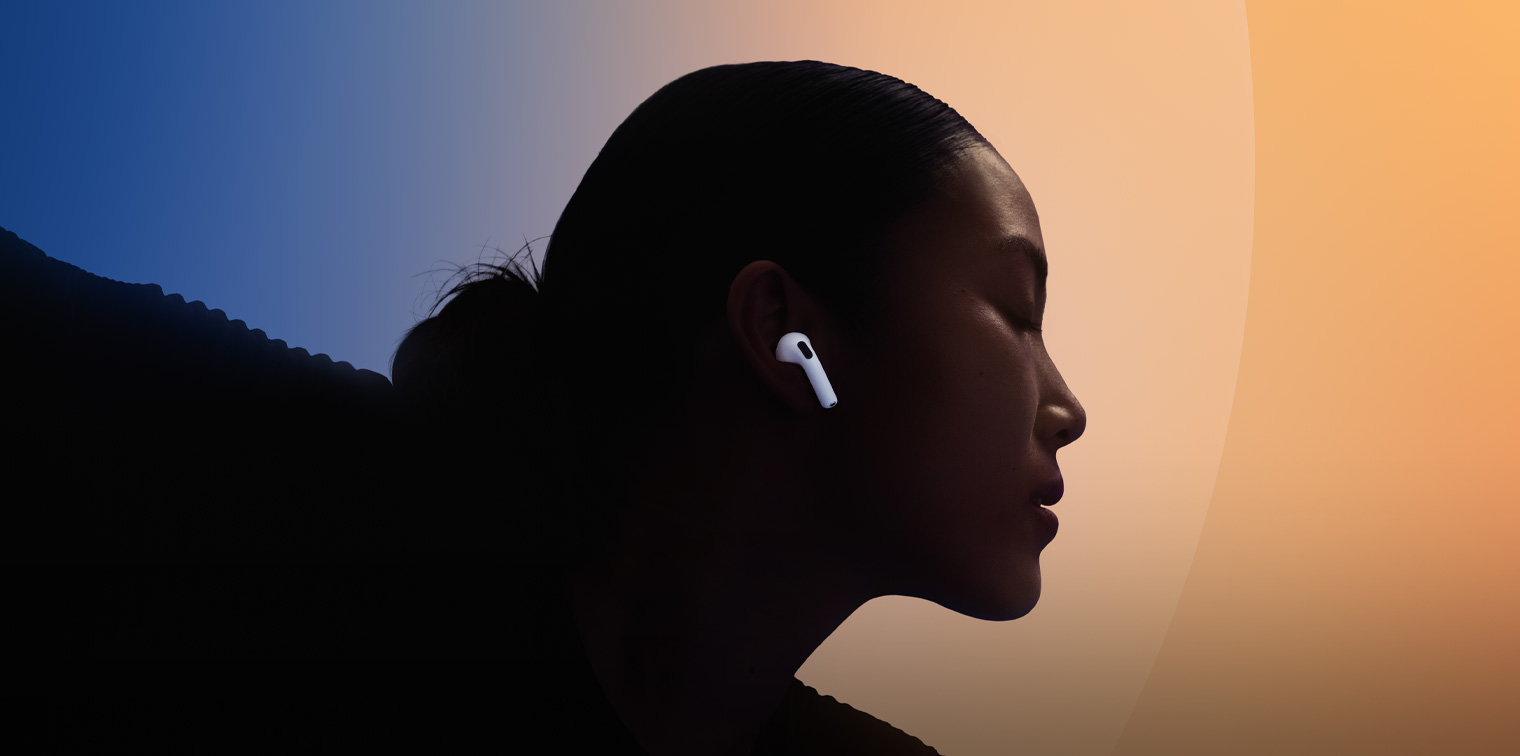 一位舞者戴著 AirPods 4