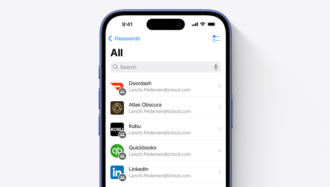 Un ecran care afișează o listă cu aplicațiile iPhone în aplicația Parole.